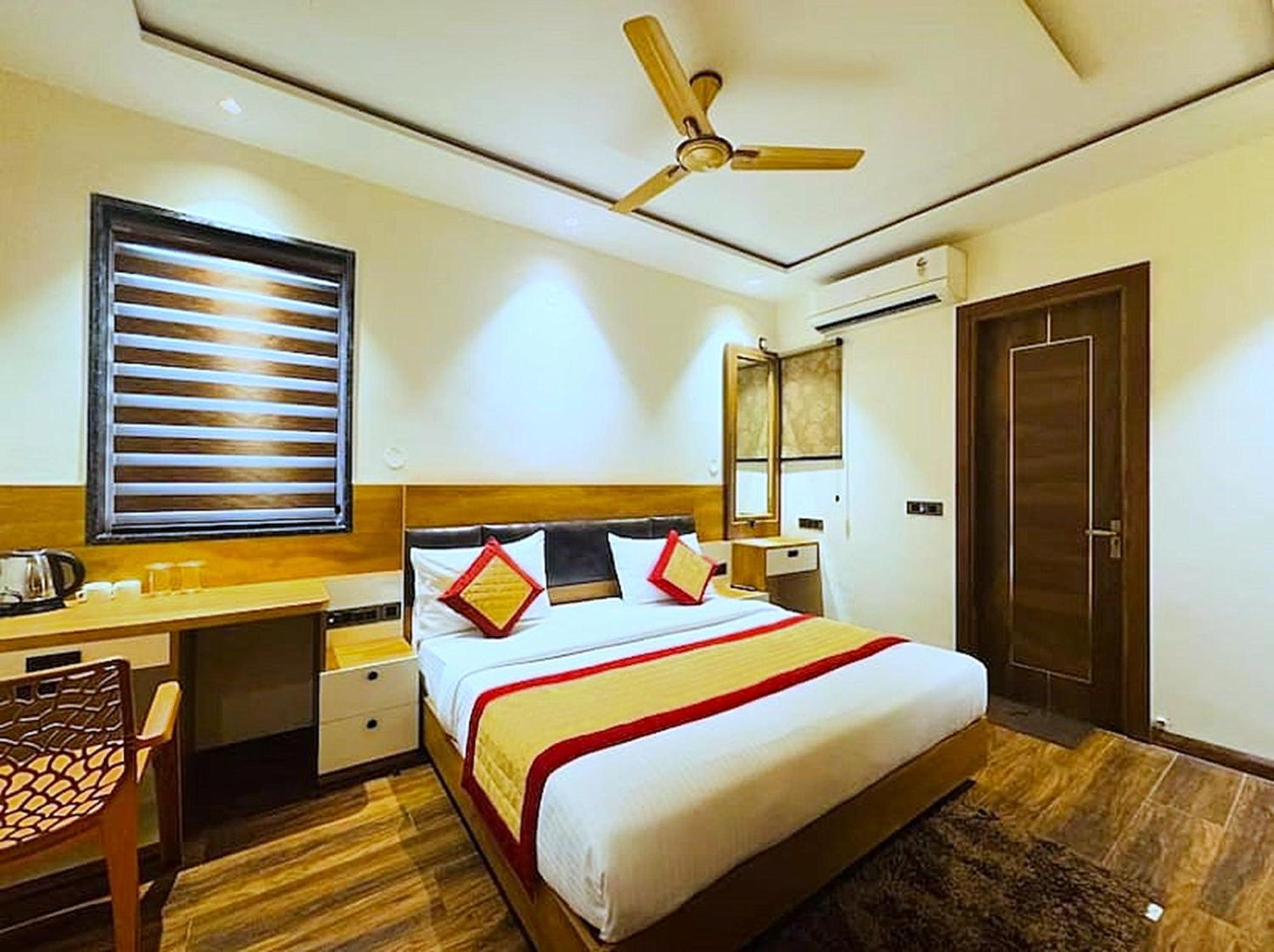Hotel Vrinda Niddhivan ! Fully Ac, Prem Mandir At Walking Distance ! Just Near The Iskcon Temple Vrindāvan Exterior photo